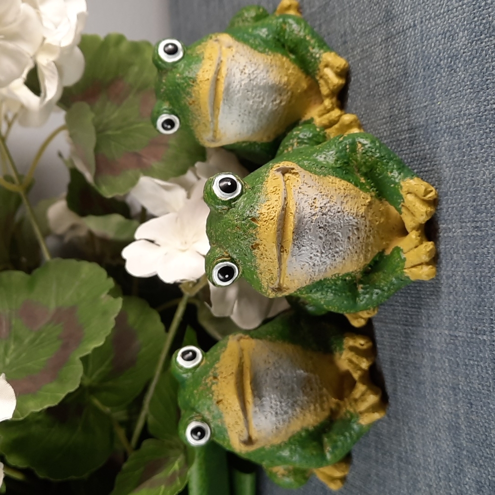 Resin Whimsical Garden Frog Frogs Toads Amphibians Figures Statues Home Accents